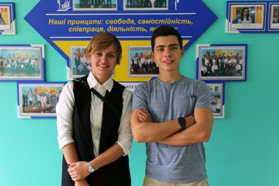Лідери Управлінської підготовки ліцею 2006 та 2017 Анастасія Фартушна і Євген Катруша